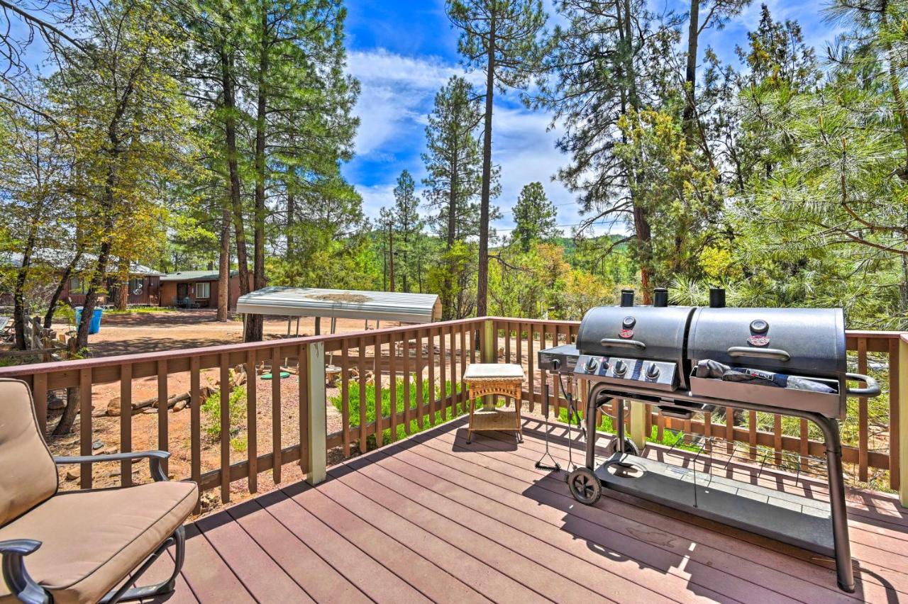 Pine Cabin In The Woods With Yard And Grill! מראה חיצוני תמונה